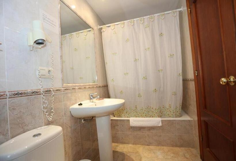 舒适三人间, El Tilo