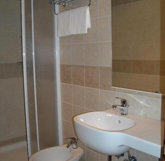 חדר סטנדרט לשלושה, New Morpheus Rooms