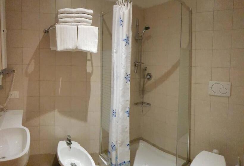 חדר סטנדרט לארבעה, New Morpheus Rooms