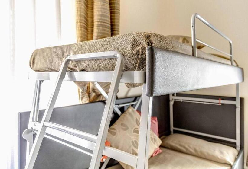 חדר סטנדרט לארבעה, New Morpheus Rooms