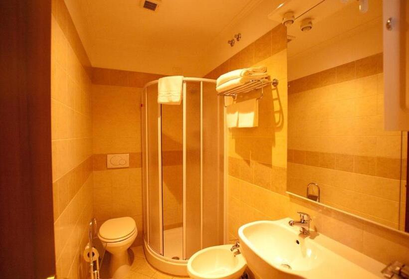 חדר סטנדרטי לחמישה אנשים, New Morpheus Rooms