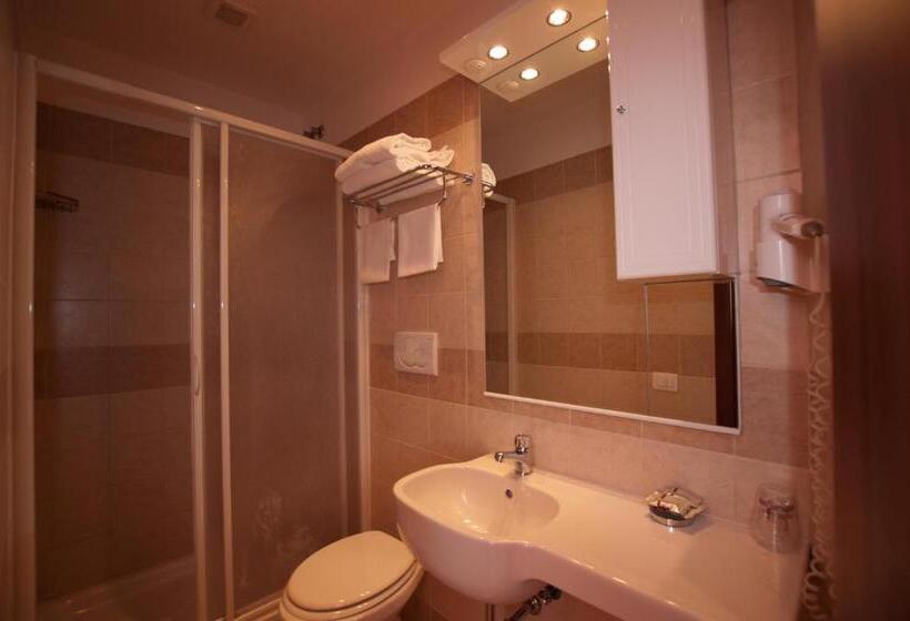 חדר סטנדרטי לחמישה אנשים, New Morpheus Rooms