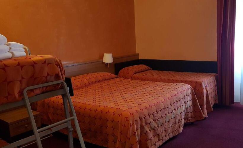 חדר סטנדרט לשלושה, New Morpheus Rooms