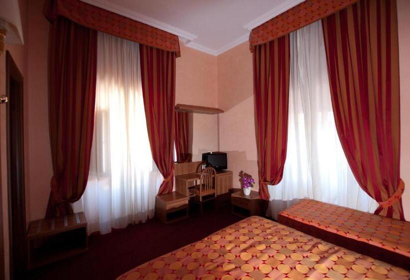 חדר סטנדרט לשלושה, New Morpheus Rooms