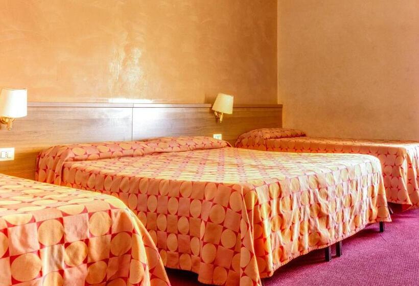 חדר סטנדרטי לחמישה אנשים, New Morpheus Rooms