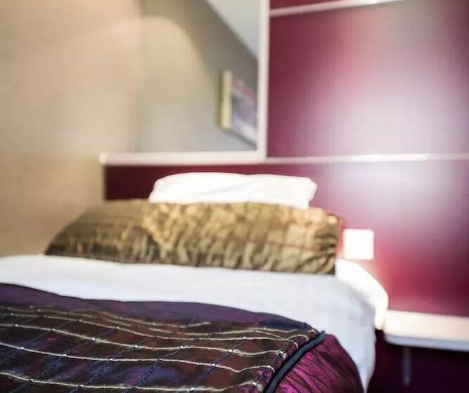 اتاق استاندارد یک نفره, Pendulum