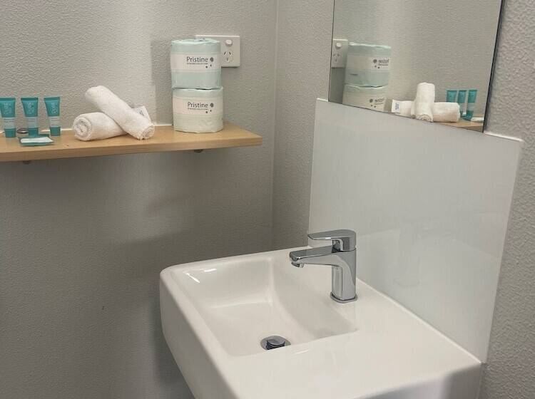 غرفة قياسية, The Cavenagh