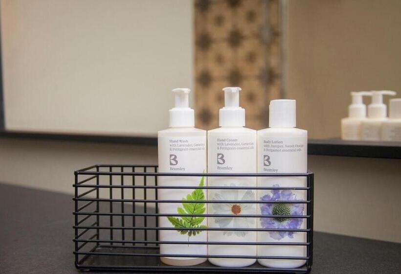 חדר סופריור, The King's Arms