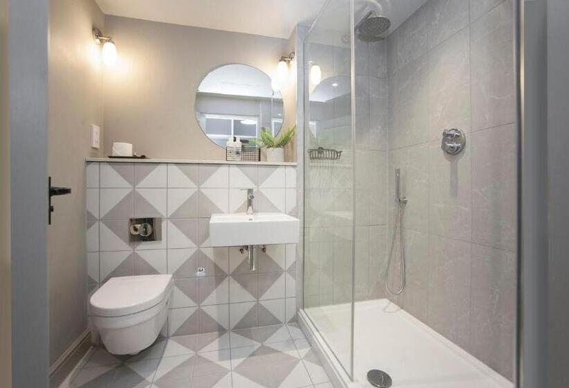 חדר סופריור, The King's Arms