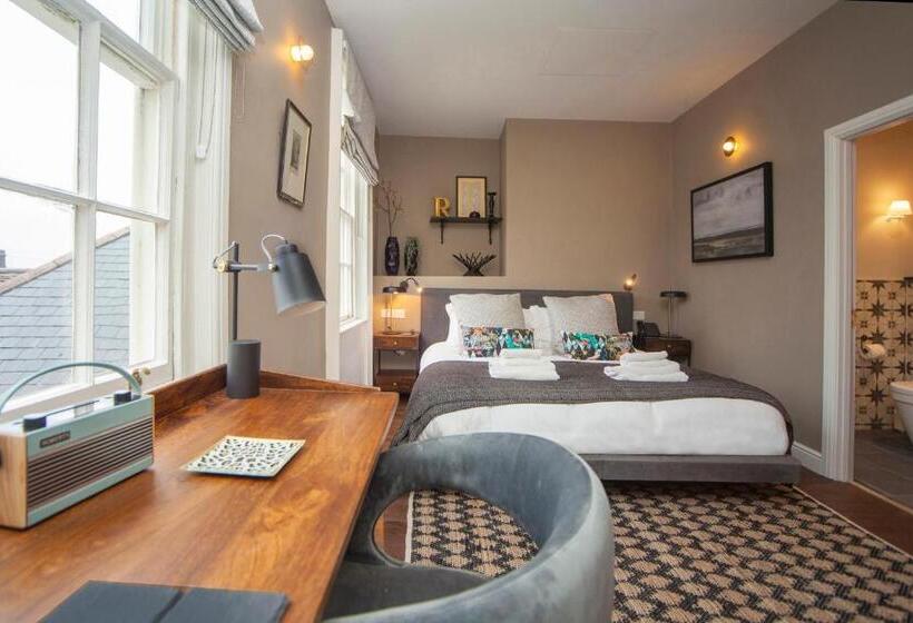 חדר סופריור, The King's Arms