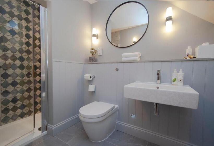 חדר דלוקס, The King's Arms