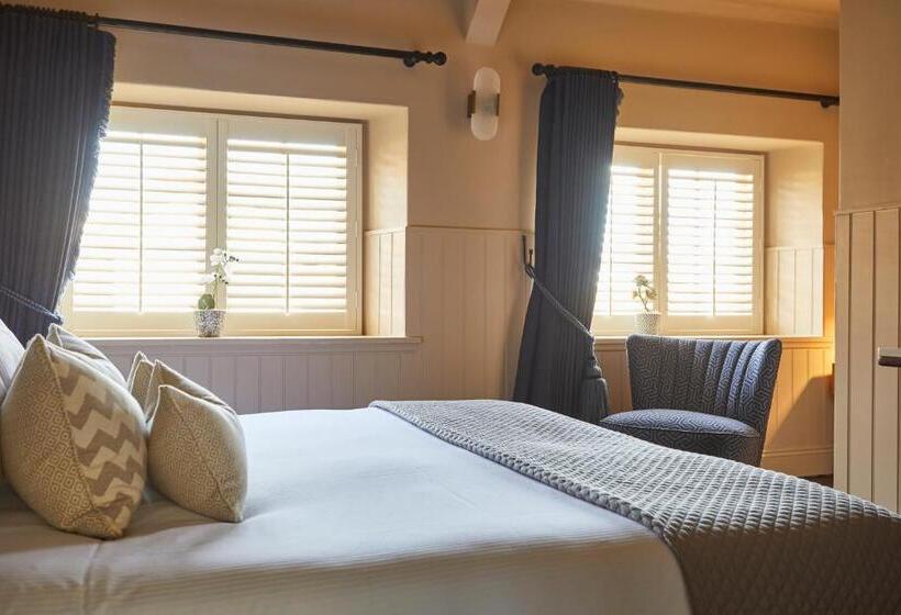 חדר דלוקס, The King's Arms