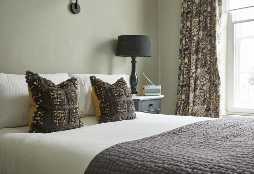 חדר סופריור, The King's Arms