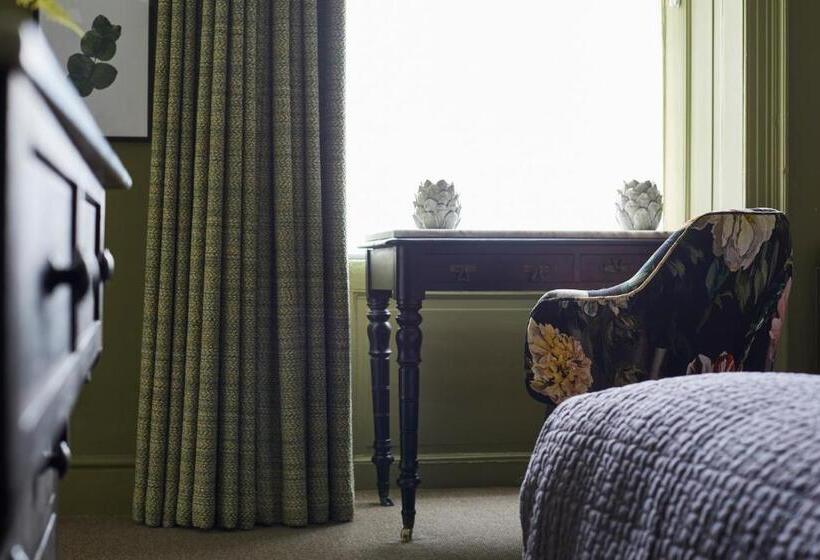 חדר דלוקס, The King's Arms