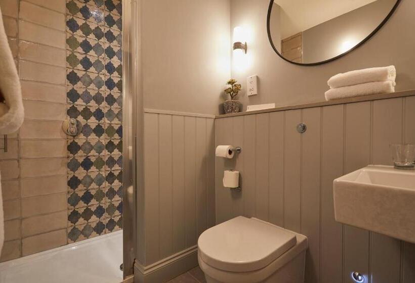 חדר דחוקס עם מיטת קינג, The King's Arms