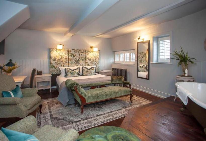 جناح ديلوكس سرير كينج, The King's Arms