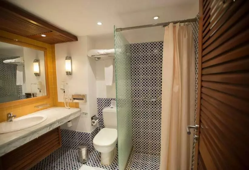 اتاق استاندارد سه نفره با چشمانداز کنار دریا, Lido Sharm Hotel Naama Bay