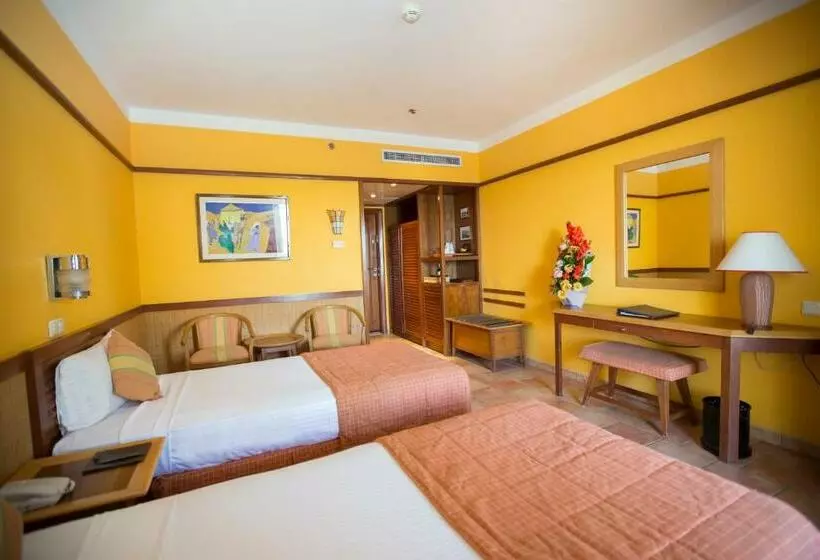 اتاق سه نفره سوپریور با چشمانداز دریا, Lido Sharm Hotel Naama Bay