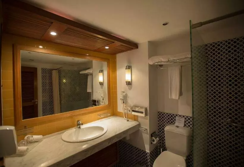 اتاق سه نفره سوپریور با چشمانداز دریا, Lido Sharm Hotel Naama Bay