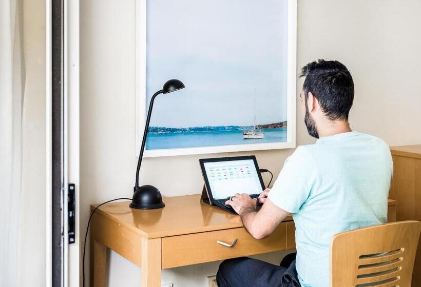 חדר סטודיו סטנדרד, Quest Manly