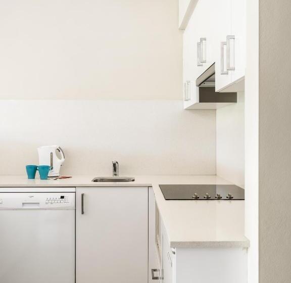 חדר סטודיו סטנדרד, Quest Manly