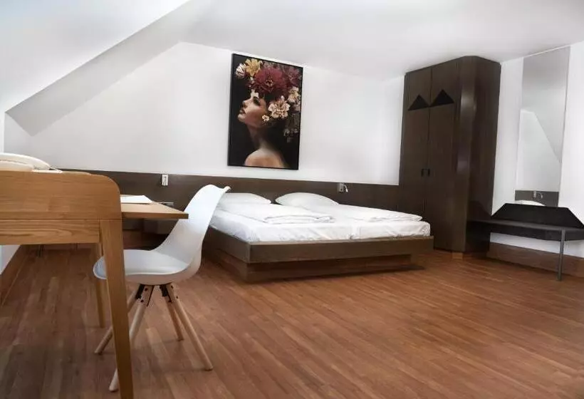 コンフォートトリプルルーム, Stadthotel Heilbronn