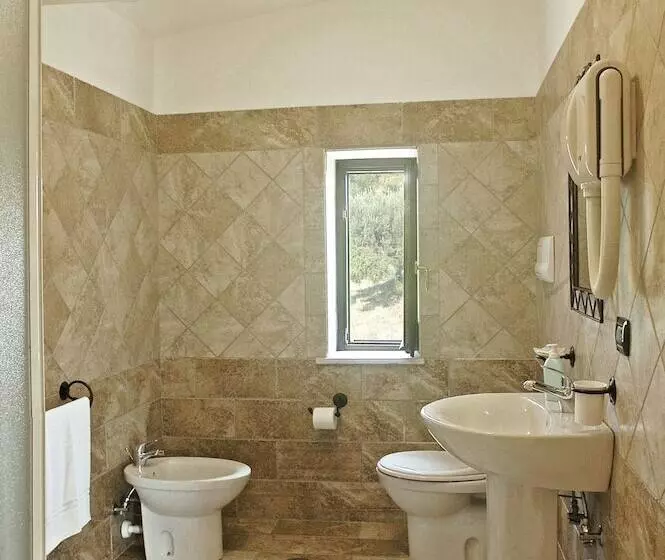 コンフォートトリプルルーム, B&b Baia Di Trentova