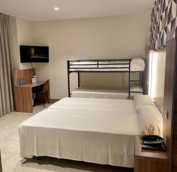 חדר משפחתי, Camino Real