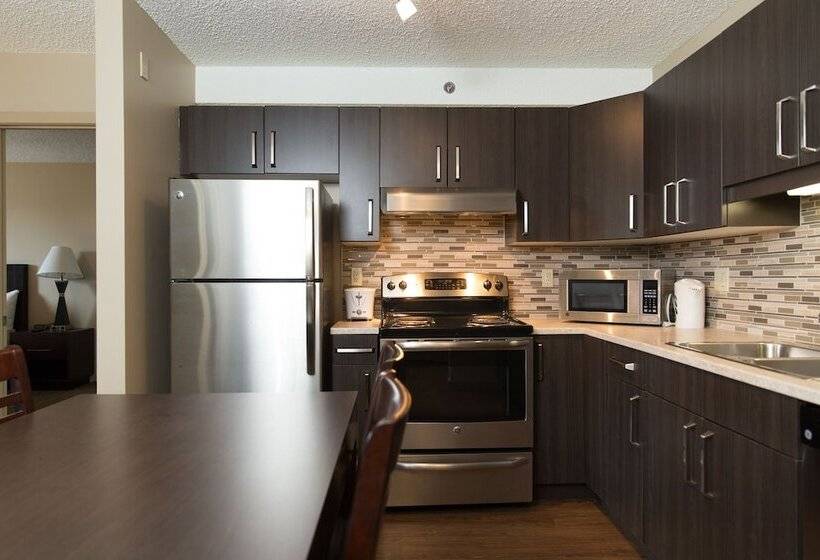 جناح, Capital Suites Yellowknife