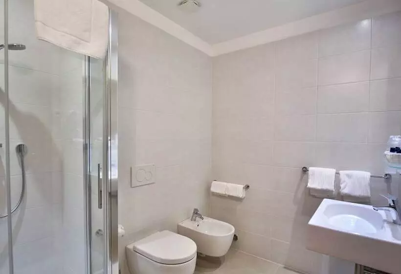 Deluxe Zimmer, Centrale
