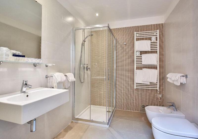 غرفة ديلوكس رباعية, Centrale