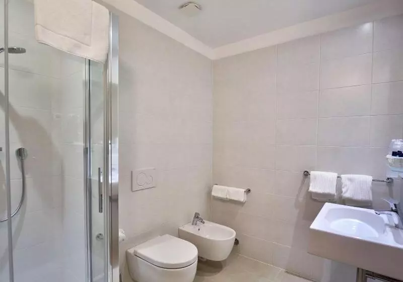Deluxe Zimmer, Centrale