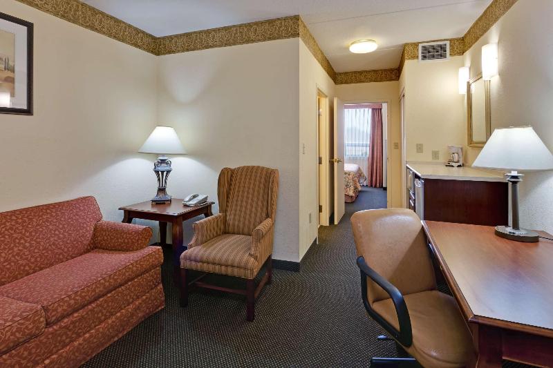 キングサイズベッドのスイートルーム, Country Inn & Suites By Radisson, London South, On
