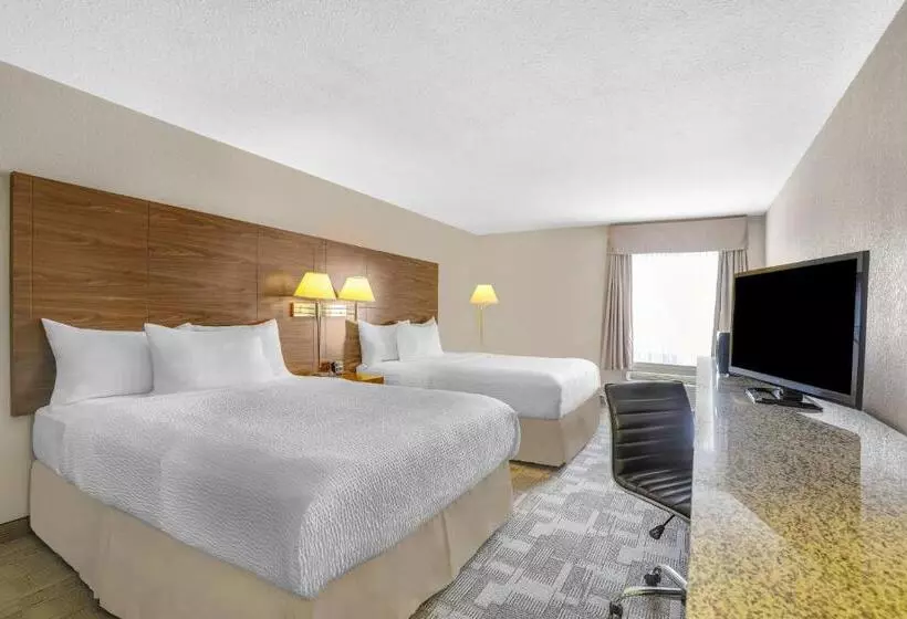 سوییت, Days Inn By Wyndham Red Deer