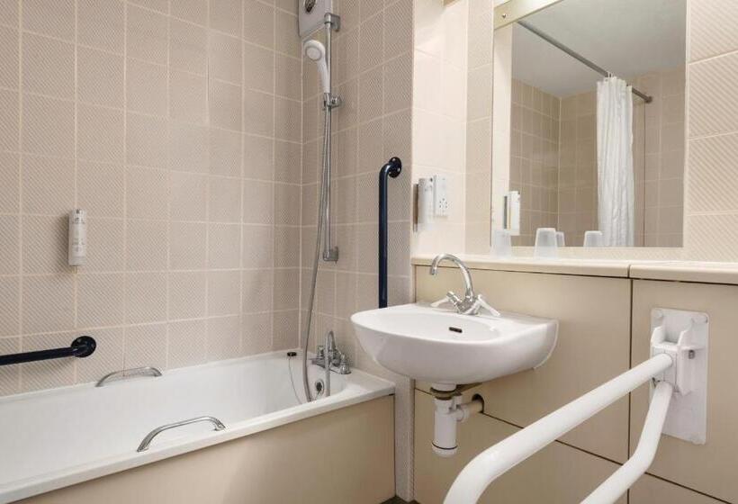 Номер Стандарт Адаптированный для Инвалидов, Days Inn Hotel Sedgemoor