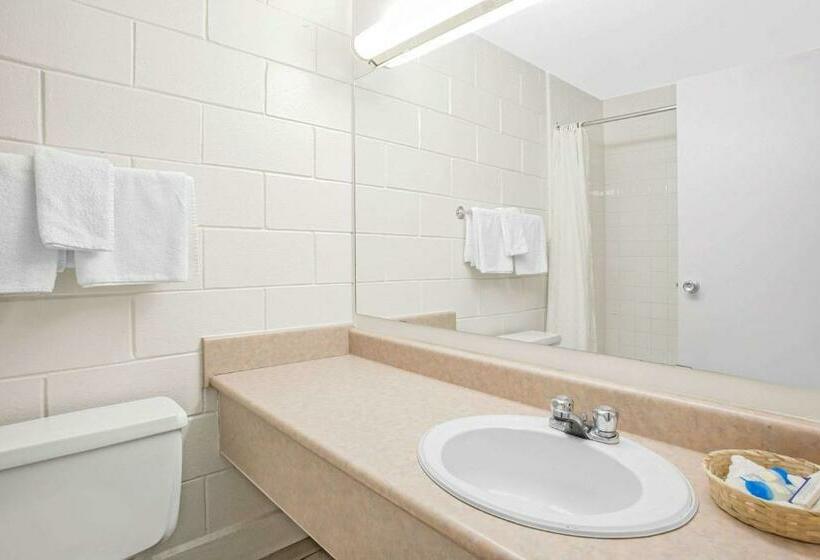 غرفه قياسيه سريرين مزدوجين, Empire Inn