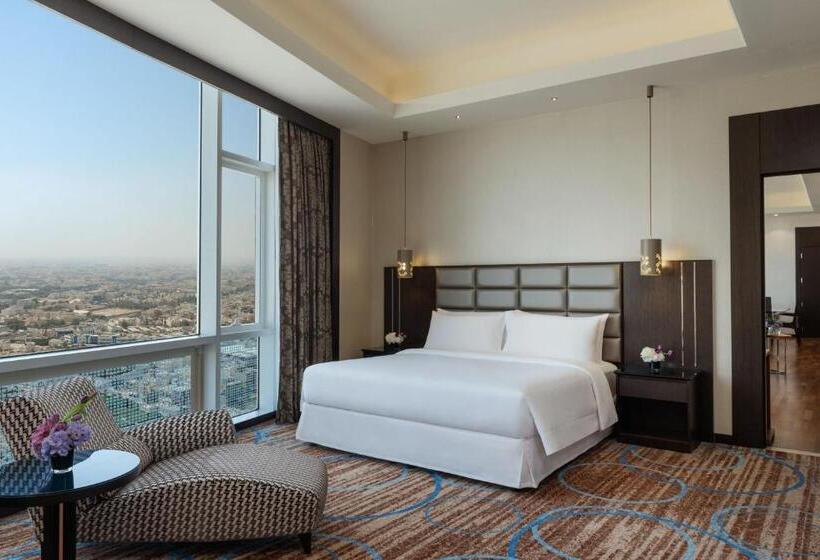 带大床的套房, Four Points By Sheraton Kuwait