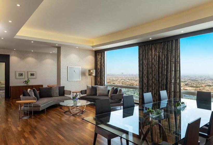 带大床的套房, Four Points By Sheraton Kuwait