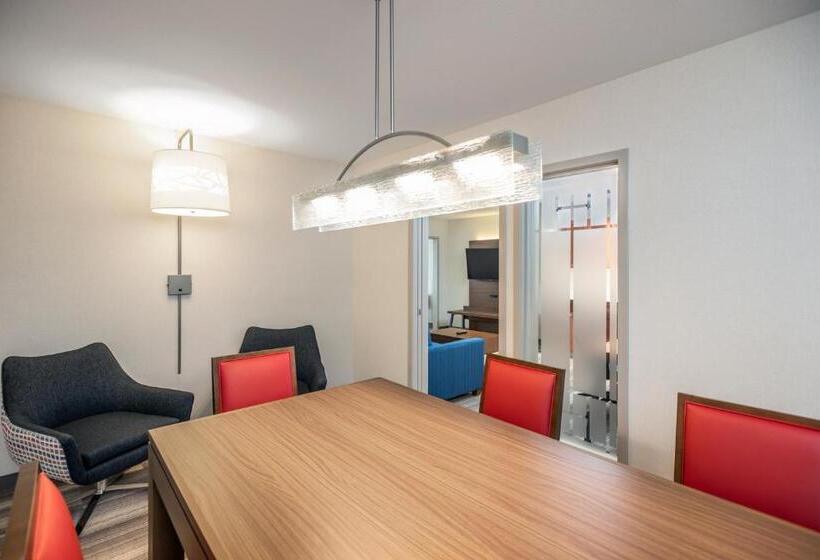 סוויטה, Holiday Inn Express & Suites Medicine Hat, An Ihg