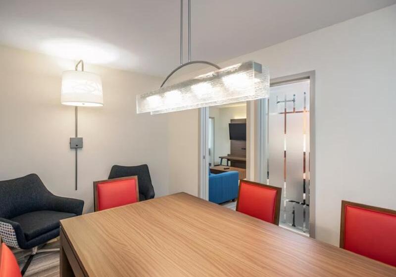 جناح, Holiday Inn Express & Suites Medicine Hat, An Ihg