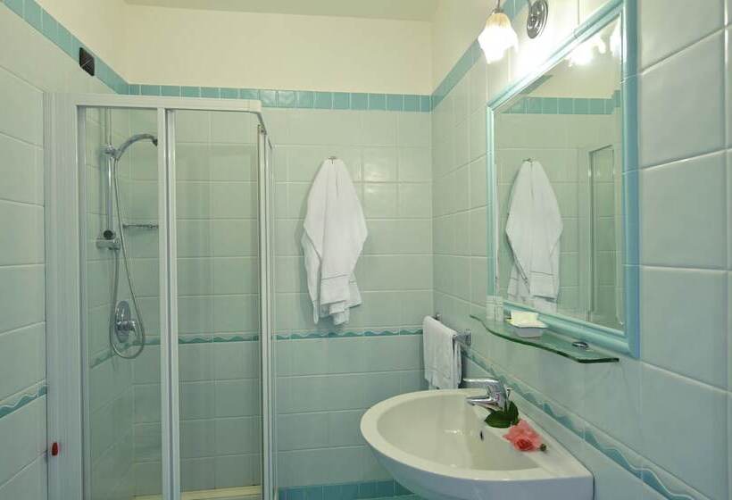 غرفة قياسية ثلاثية, La Pergola