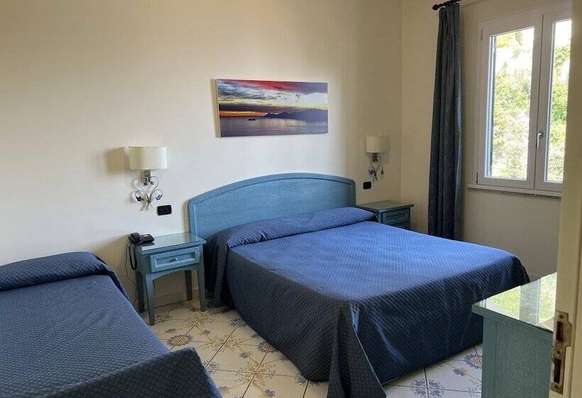 غرفة قياسية ثلاثية, La Pergola