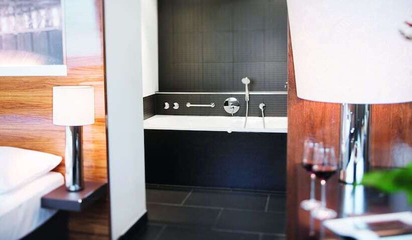 小型套房, Mövenpick Hotel Hamburg