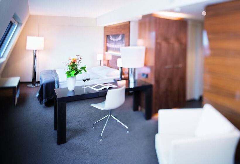 Junior Suite, Mövenpick Hotel Hamburg