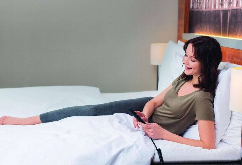 小型套房, Mövenpick Hotel Hamburg