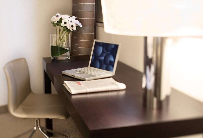 高级客房, Mövenpick Hotel Hamburg