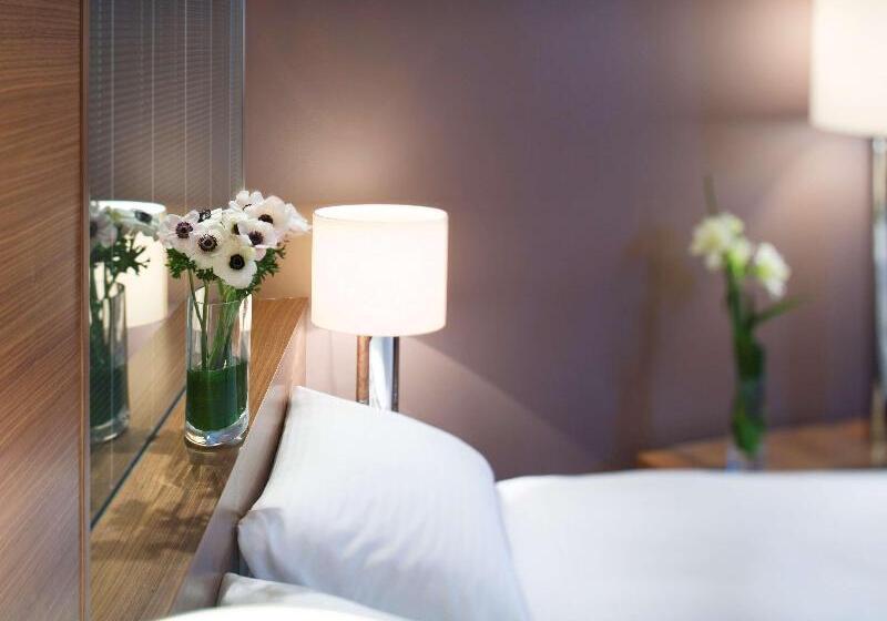 Habitación Superior, Mövenpick Hotel Hamburg