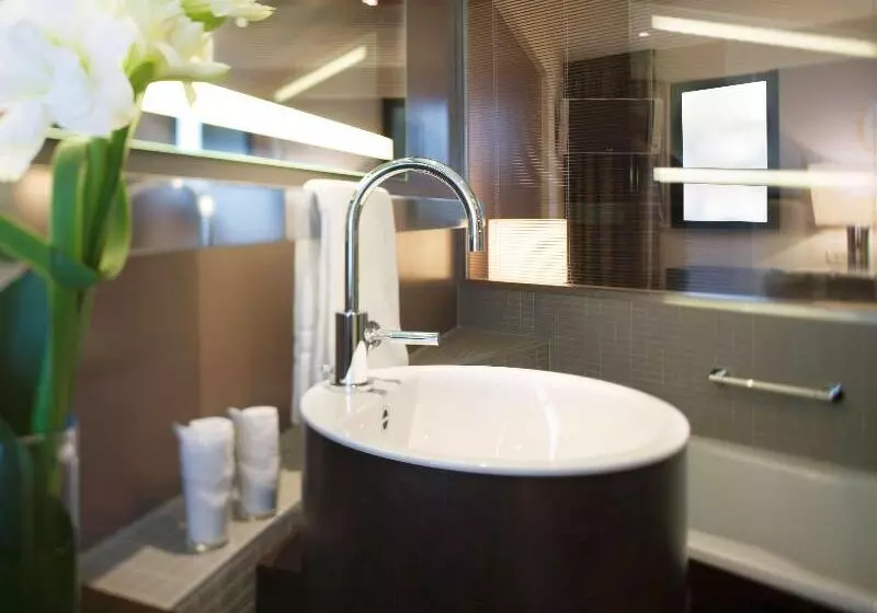 اتاق کلاسیک با تخت دونفره, Mövenpick Hotel Hamburg
