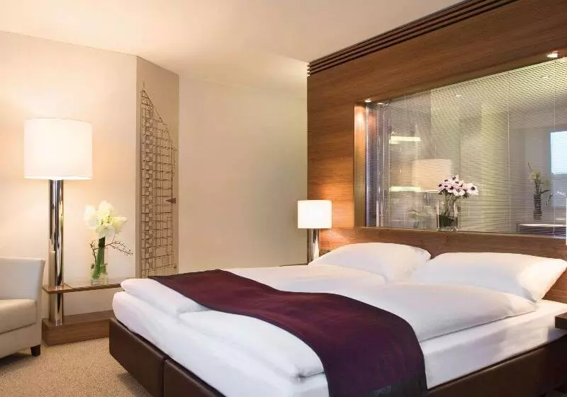 اتاق سوپریور با تخت بزرگ, Mövenpick Hotel Hamburg