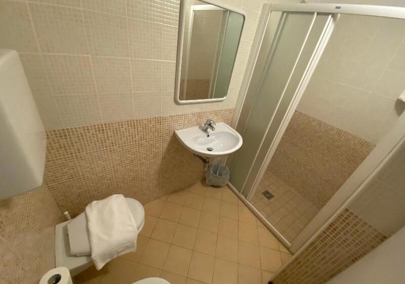 غرفة قياسية, Nanni Garni